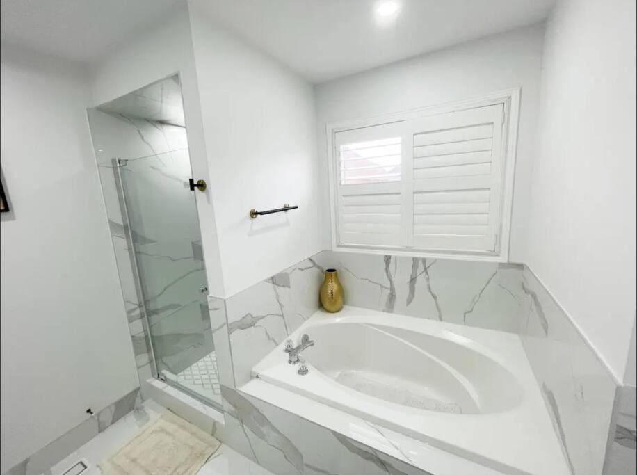 Elegant & Luxurious 3 Bedroom Home 密西沙加 外观 照片